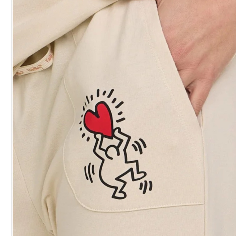 NWT Keith Haring Women’s Cream Lounge Set with Iconic Heart Graphic - Picture 5 of 5